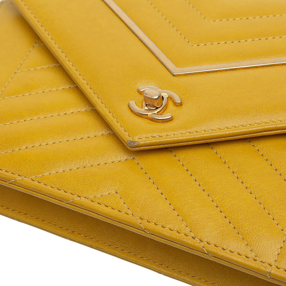 Pre-Loved Chanel Small Reversed Chevron Lambskin Flap - Picture 8 of 12